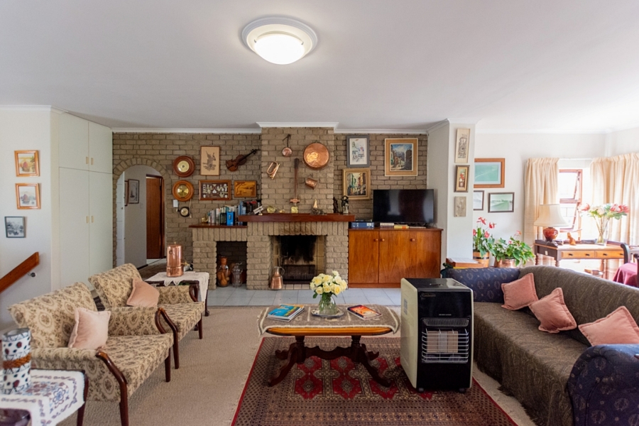 5 Bedroom Property for Sale in Middedorp Western Cape